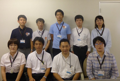 職員の皆さま集合写真|実績紹介